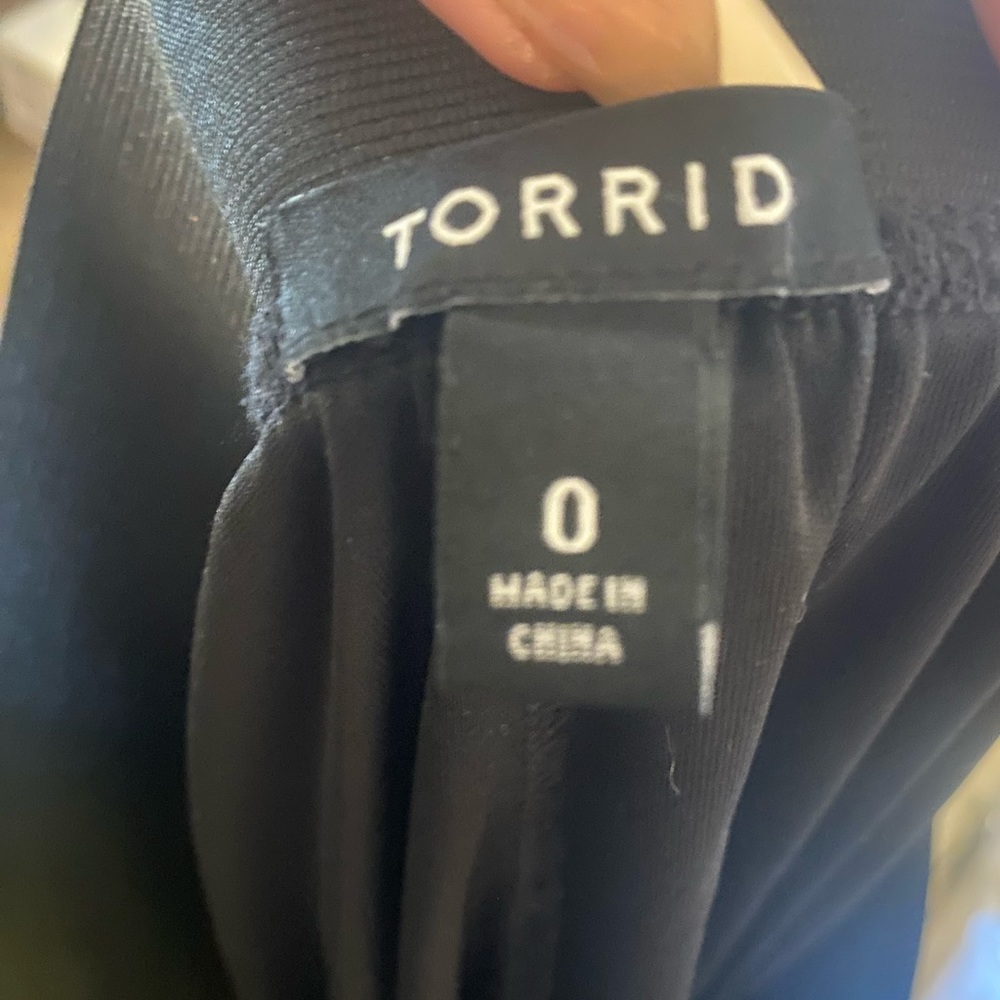 NWOT Torrid black asymmetrical tulle skirt - Picture 4 of 7
